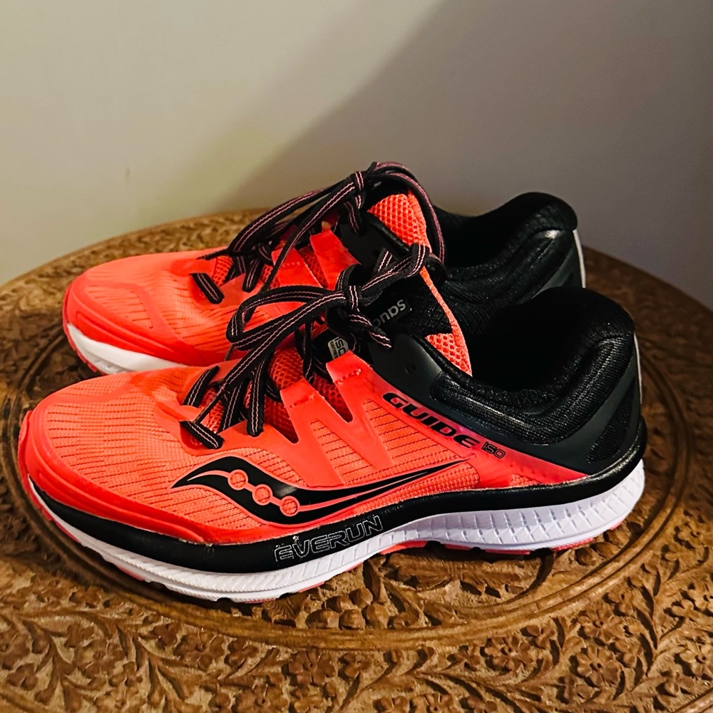 Saucony‎ Guide ISO S10415-2 Running Shoes Vizi Red Black Everun
